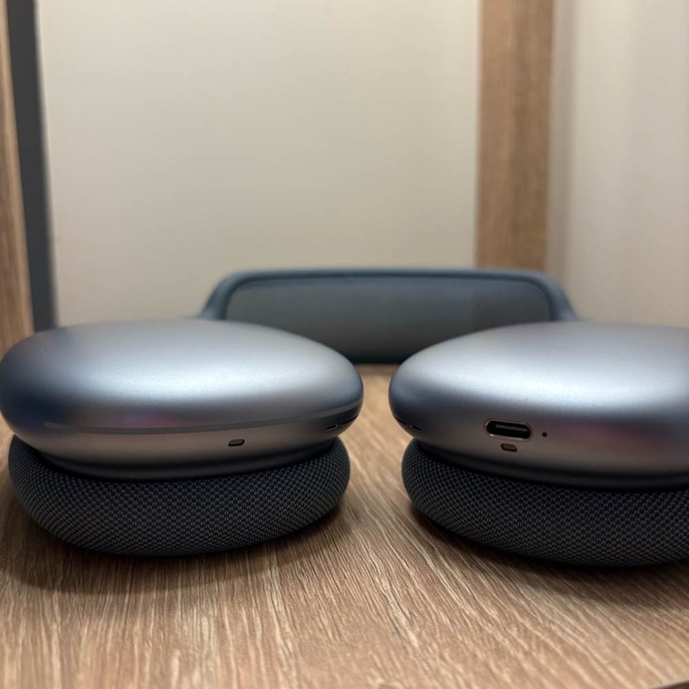 Apple AirPods Max - Blue - Picture 6 of 11